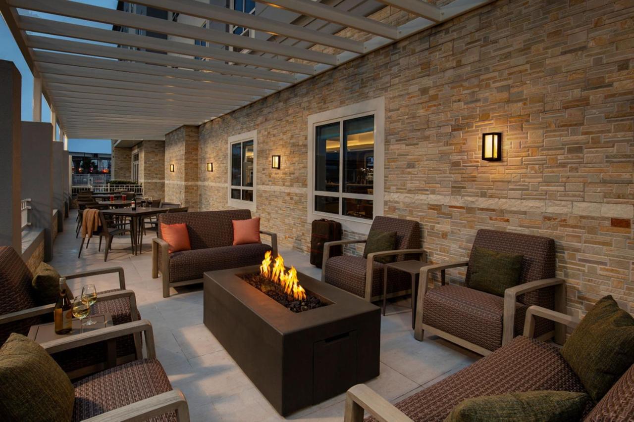 Courtyard By Marriott Houston Kemah Hotel Exterior photo