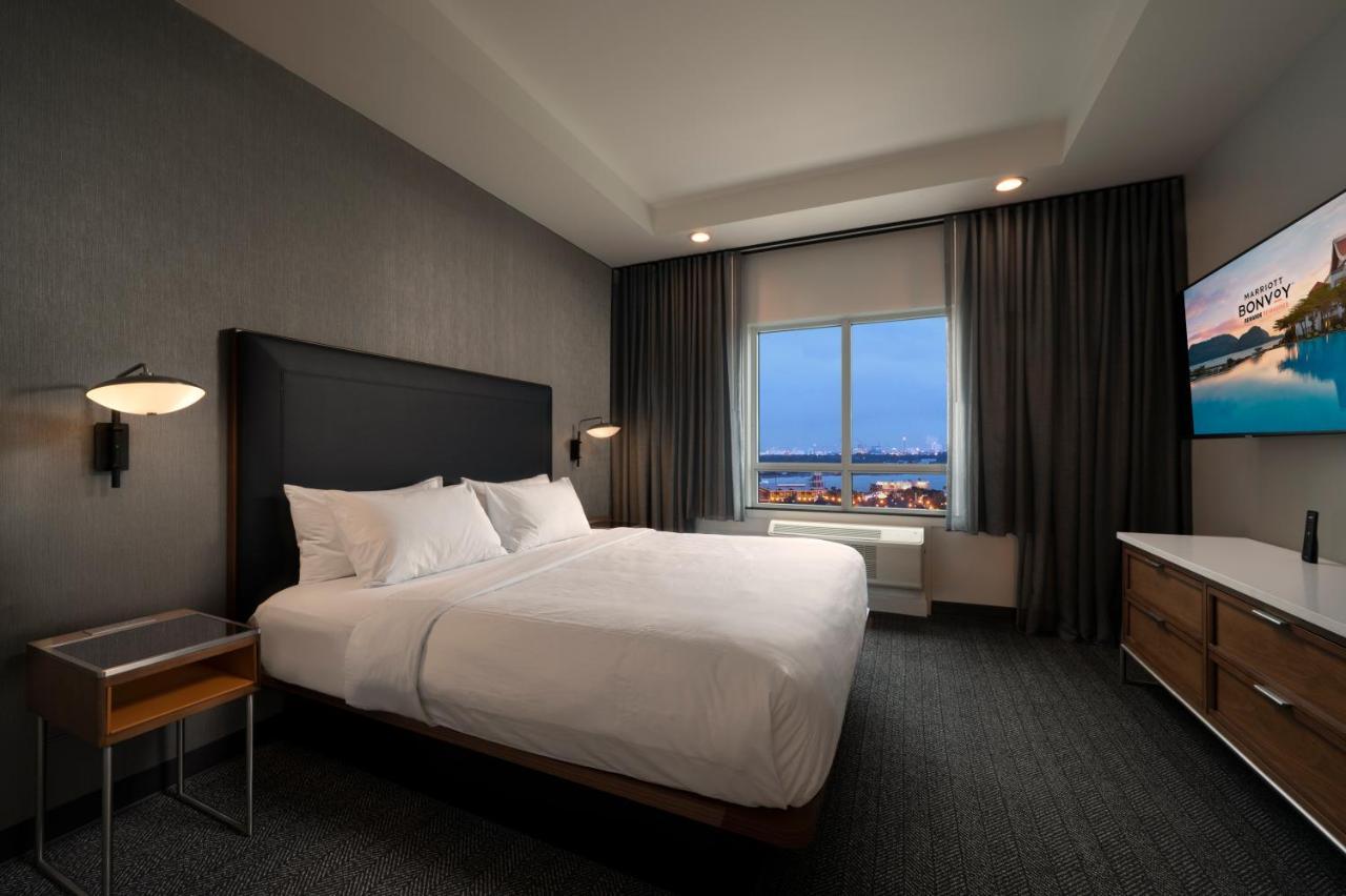 Courtyard By Marriott Houston Kemah Hotel Exterior photo
